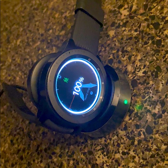 Samsung Galaxy Watch - Picture 2 of 4